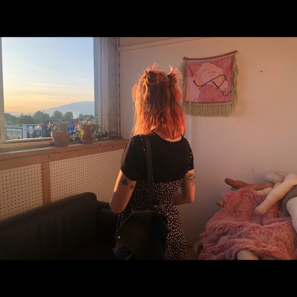 Meet your Posher, Claire - Picture 1 of 1